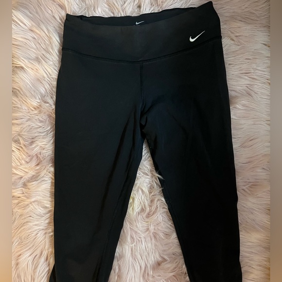 Black Nike Dri Fit Cropped Leggings size medium - Picture 1 of 4
